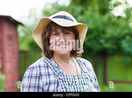 L'âge moyen de woman in hat Banque D'Images