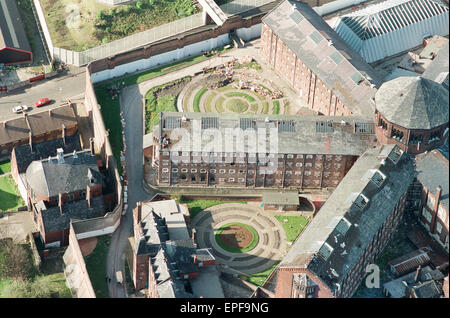 Strangeways Émeute Avril 1990. Une émeute de 25 jours sur le toit et protester contre la prison de Strangeways à Manchester, en Angleterre. L'émeute a commencé le 1er avril 1990 quand les prisonniers ont pris le contrôle de la chapelle de la prison, et l'émeute se répandit rapidement à travers la plupart des Banque D'Images