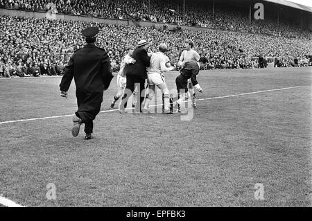 Newcastle Utd v Manchester City 11 mai 1968. Division de la Ligue un match à St James Park. Score final 3 Newcastle Manchester City 4 Banque D'Images