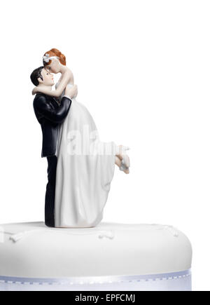 Mariée et le marié sur un gâteau de mariage Banque D'Images