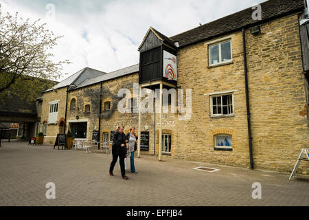 L'extérieur, la nouvelle brasserie Arts Centre, Cirencester, Gloucestershire, Angleterre, Royaume-Uni Banque D'Images