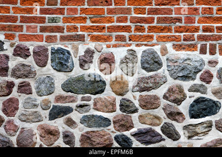 Mur de pierre faite de briques et de blocs erratiques, Basse-Saxe, Allemagne, Europe Banque D'Images