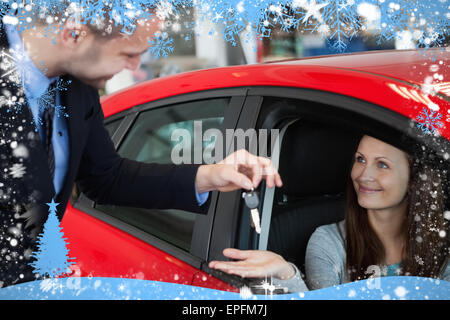 Image composite de client qui reçoit les clés de voiture Banque D'Images