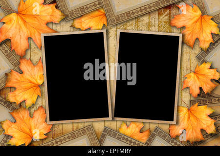 Papier scrapbooking grunge design en style avec photoframe et feuillage d'automne Banque D'Images