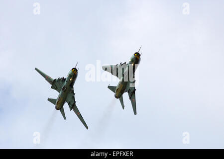 Polish Sukhoi Su-22 survol de bombardiers. Banque D'Images