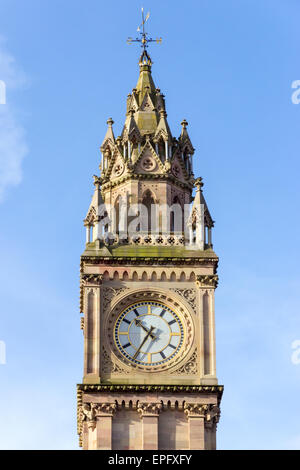 Belfast tour de l'horloge. Prince Albert Memorial Clock au Queen's Square à Belfast, en Irlande du Nord Banque D'Images