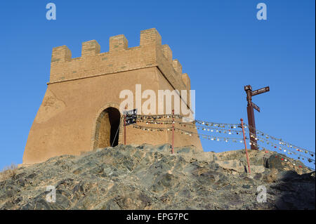 Surplombant Jiayuguan Grande muraille dans la province de Gansu, partie de l'itinéraire de la route de la soie au niveau le plus ouest de la Grande Muraille. Banque D'Images