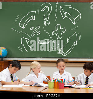 Image composite de flèches et signes mathématiques Banque D'Images