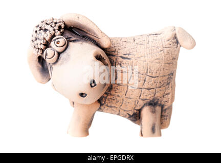 Statuette céramique brown sheep isolated on white Banque D'Images