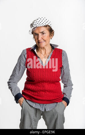 Portrait de studio de 83 à la bonne vieille femme senior blanc sur fond blanc Banque D'Images