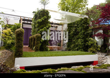 Londres, Royaume-Uni. 18 mai, 2015. ''Home : univers personnel jardin par T's Garden Square'' par Fuminari Todaka crée un jardin pour toute la famille de profiter - de susciter chez les enfants et les adultes.L'apaiser Chelsea Flower Show organisé par la Royal Horticultural Society (RHS) dans le parc du Royal Hospital Chelsea tous les mois de mai, est le plus célèbre flower show au Royaume-Uni, peut-être dans le monde. Il attire des exposants et des visiteurs de partout dans le monde, Londres, Royaume-Uni. Credit : Veronika Lukasova/ZUMA/Alamy Fil Live News Banque D'Images