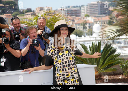 L'actrice française Virginie Ledoyen assiste à la photo d'enragés appel annuel lors de la 68e édition du Festival de Cannes au Palais des Festivals de Cannes, France, le 18 mai 2015. Photo : Hubert Boesl/DPA - AUCUN FIL SERVICE - Banque D'Images