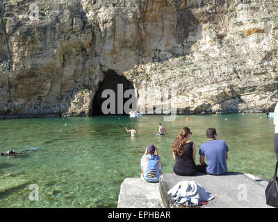 Fenêtre d'azur et Caves à Dwejra, Gozo, Malte Banque D'Images