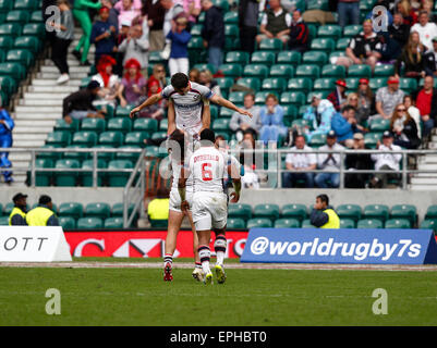 Twickenham, London UK. 17 mai, 2015. Madison Hughes (USA) levé dans les célébrations lors de la finale de la coupe, de l'Australie 22 v 45 USA au jour 2 à Londres Sevens 2015, HSBC Sevens World Series 2015, au stade de Twickenham, Londres, en Angleterre. Credit : Action Plus Sport/Alamy Live News Banque D'Images