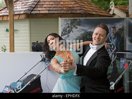 Strictly Come Dancing stars Karen Hauer et Kevin Clifton danse à RHS Chelsea Flower Show 2015 Banque D'Images