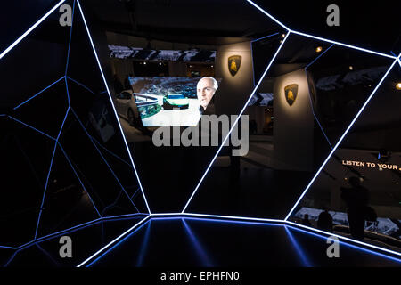 BERLIN - 02 MAI 2015 : Exposition. Le stand du constructeur de luxe coûteux - supercars Lamborghini. Banque D'Images