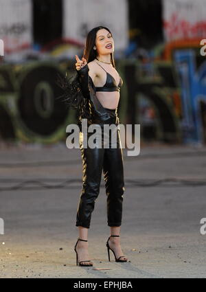 La chanteuse britannique Jesse J porter tout cuir noir pour son dernier film 'Masterpiece' le tournage dans le centre-ville de Los Angeles CA. Avec : Jesse J,Jessie J Où : Los Angeles, California, United States Quand : 13 novembre 2014 Crédit : Cousart JFXimages/WENN.com/ Banque D'Images