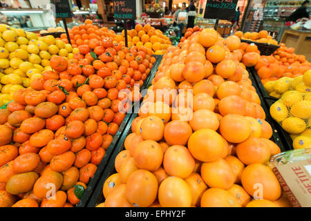 Dubaï - 8 août 2014 : Dubaï supermarché Waitrose le 8 août à Dubaï, Émirats arabes unis. Dubaï est le plus grand supermarché Waitrose supermar Banque D'Images