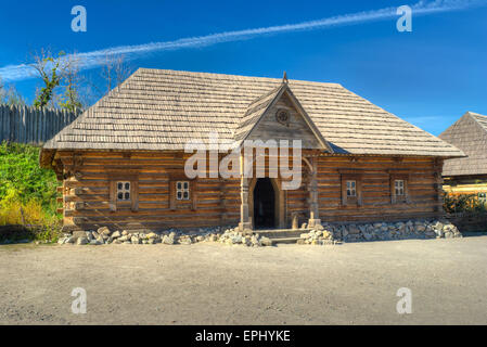 La reconstruction d'une vieille maison de bois dans musée en plein air sur l'île Khortytsia, Soest, Pays-Bas. Banque D'Images