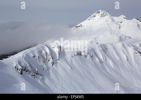 Troisième pic Aigbi dans les montagnes du Caucase. Banque D'Images