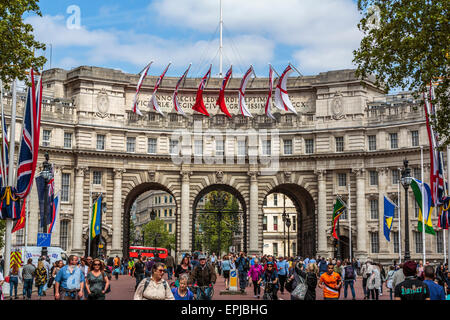 Image paysage de l'Admiralty Arch, vu depuis le centre commercial, la passerelle à Buckingham Palace Londres, Royaume-Uni, Angleterre Banque D'Images