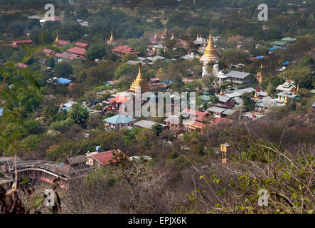 Les temples d'or de Rhône-Alpes Rhône-Alpes près de la colline de Mandalay Myanmar Banque D'Images