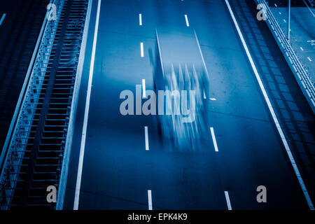 Motion camions sur l'autoroute Banque D'Images