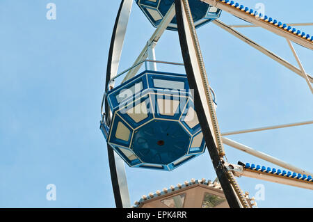 Cabine de la grande roue sur une journée claire Banque D'Images