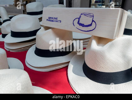 Panama, province de Panama, Panama, Panama chapeaux pour la vente dans un marché local dans la région de Casco Viejo Banque D'Images