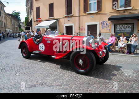 L'ancien pilote de F1 allemand Jochen Mass au début de la course sur route classique italien la Mille Miglia de Brescia à Rome et retour sur 1000 kilomètres. 14.05.2015 Banque D'Images