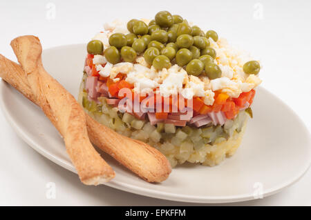 Salade de pommes de terre, ingrédients Olivier russe Banque D'Images