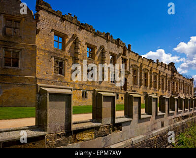 La gamme Terrasse ruines de château de Bolsover dans le Derbyshire, Angleterre Royaume-uni un bâtiment classé grade 1 en charge de l'English Heritage Banque D'Images