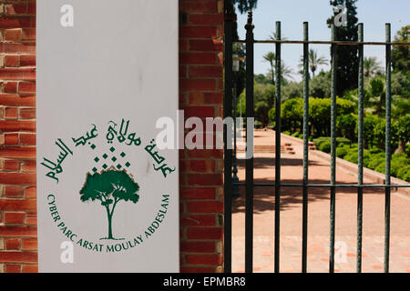 Cyberparc / Cyberpark, signe l'entrée de la porte - un parc public avec connexion Wi-Fi gratuite dans l'ensemble de la région de Marrakech, Maroc. Banque D'Images