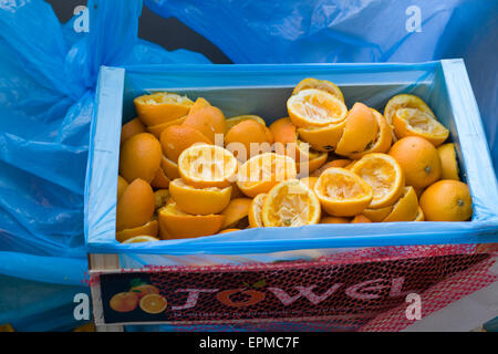 Tonnerres orange dans une boîte après une course Banque D'Images