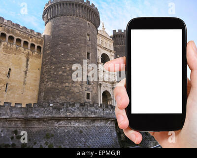 Travel Concept - photographie touristique nouveau château, Castel Nuovo (Maschio Angioino) château médiéval dans la région de Naples, Italie sur smartphone w Banque D'Images