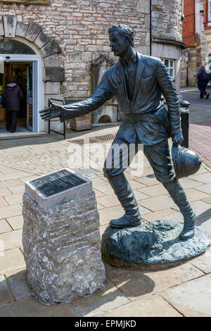 'Dr Livingstone I presume', Nick Elphick's 2010 statue de l'explorateur sir Henry Morton Stanley, High Street, Denbigh, Pays de Galles, Royaume-Uni Banque D'Images