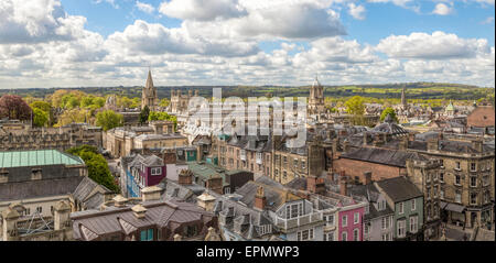 Vue aérienne sur High Street et Christ Church College de St Mary the Virgin, Oxford, Angleterre, Royaume-Uni. Banque D'Images