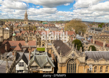 Vue aérienne sur Lincoln College Library Tower et Brasenose College à partir de la tour de l'église de St Mary the Virgin, Oxford, Angleterre. Banque D'Images