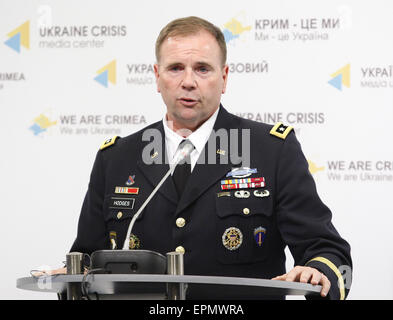 Kiev, Ukraine. 19 mai, 2015. Le commandant des Forces terrestres des États-Unis en Europe Le Général Ben Hodges au cours d'une conférence de presse à Kiev, Ukraine, le 19 mai, 2015 Crédit : Serg Glovny/ZUMA/ZUMAPRESS.com/Alamy fil Live News Banque D'Images