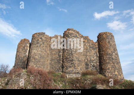 Amberts ruine du château sur la montagne Aragats, Arménie Banque D'Images