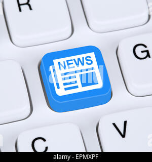 Journal d'information en ligne concept Internet news bouton sur ordinateur Banque D'Images