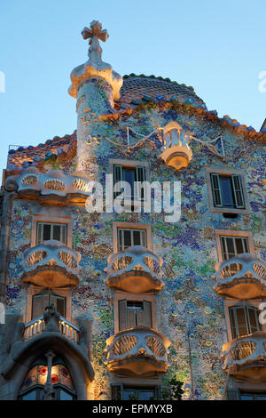 Barcelone Catalogne Espagne Casa Batllo la nuit lumière centre de Barcelone l'un des chefs-d'Antoni Gaudí Banque D'Images