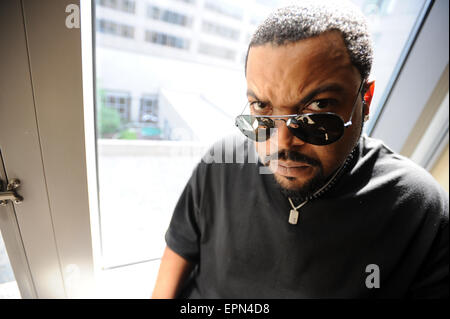 Ice Cube pose pour une photo pour la promotion film "billet de loterie" à Philadelphie, Pa. Banque D'Images