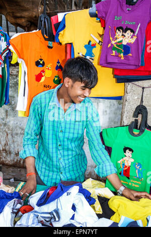 Mumbai Inde,Indien asiatique,Karmaveer Bhaurao Patil Marg,Road,Mantralaya,fort Mumbai,Fashion Street,shopping shoppers magasins marchés Banque D'Images