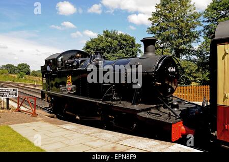 Petites Prairies Locomotive 4500 Class 2-6-2T le nombre 4566, Arley, Worcestershire, Angleterre, Royaume-Uni, Europe de l'Ouest. Banque D'Images