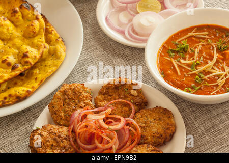 Dahi ka kebab avec missi roti et adarki paneer Banque D'Images