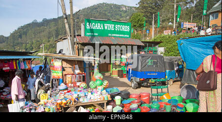 Place du marché de la ville d'Haputale, district de Badulla, Province d'Uva, au Sri Lanka, en Asie Banque D'Images