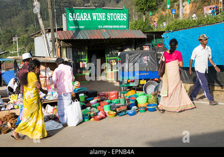 Place du marché de la ville d'Haputale, district de Badulla, Province d'Uva, au Sri Lanka, en Asie Banque D'Images