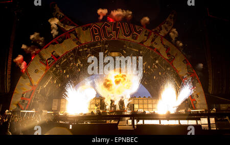 Munich, Allemagne. 19 mai, 2015. La scène pour le groupe de rock australien AC/DC dans le stade olympique de Munich, Allemagne, 19 mai 2015. Photo : SVEN HOPPE/dpa/Alamy Live News Banque D'Images