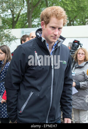 Son Altesse Royale le prince Harry au Chelsea Flower show visiter le jardin de bienfaisance Sentebale intitulée "Espoir dans Vunerability' Banque D'Images